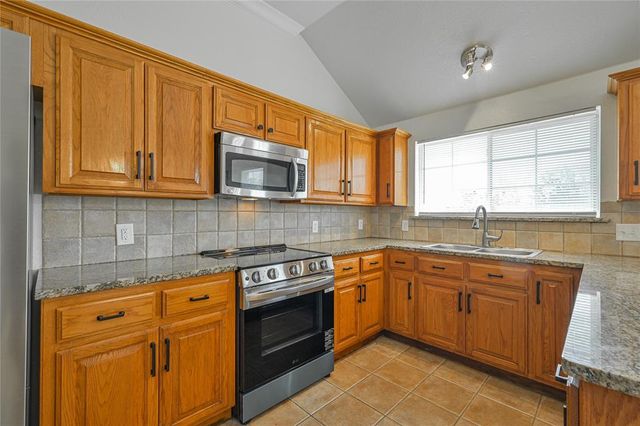 216 SW 40th Street, Moore, OK 73160