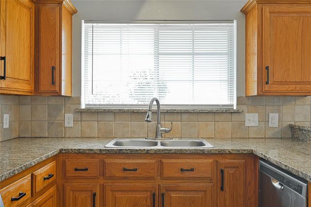 216 SW 40th Street, Moore, OK 73160