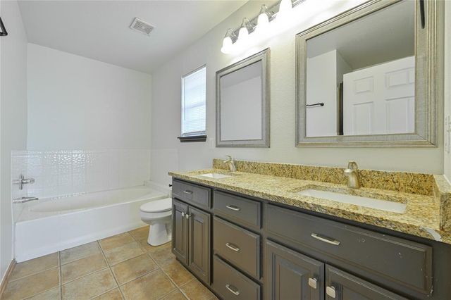 216 SW 40th Street, Moore, OK 73160