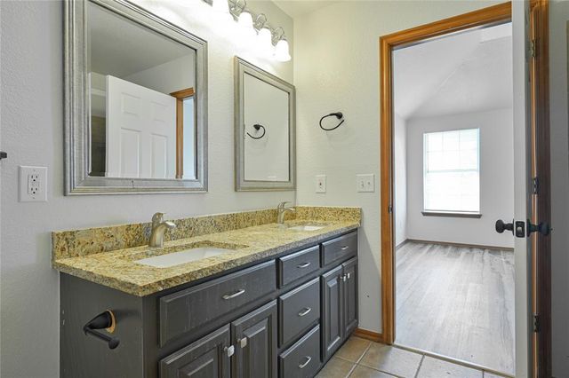 216 SW 40th Street, Moore, OK 73160