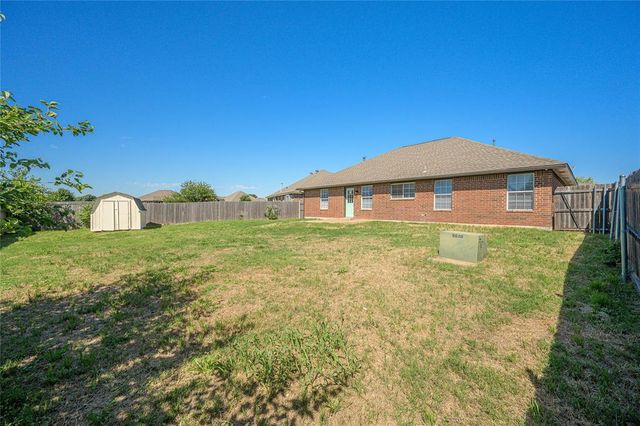 216 SW 40th Street, Moore, OK 73160