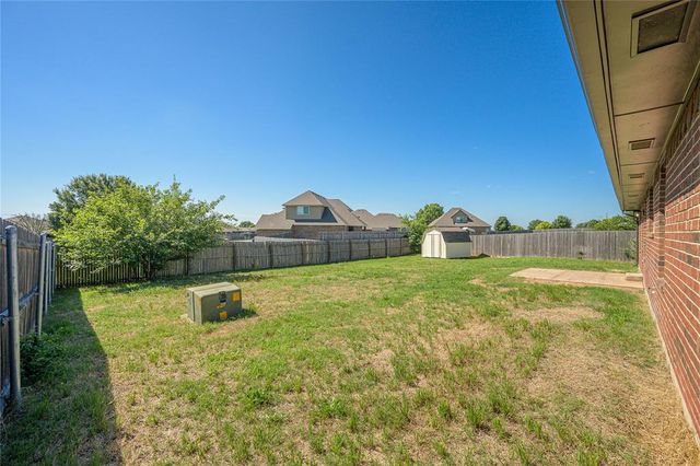216 SW 40th Street, Moore, OK 73160