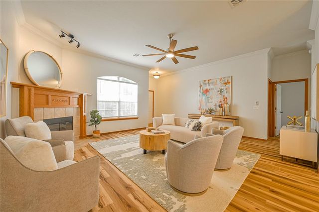 216 SW 40th Street, Moore, OK 73160