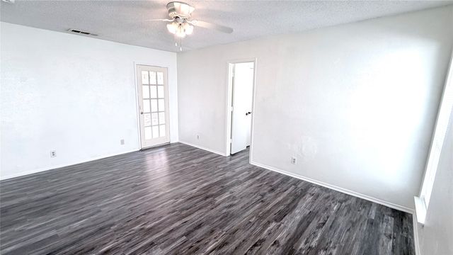 1521 Leicester Street, Garland, TX 75044