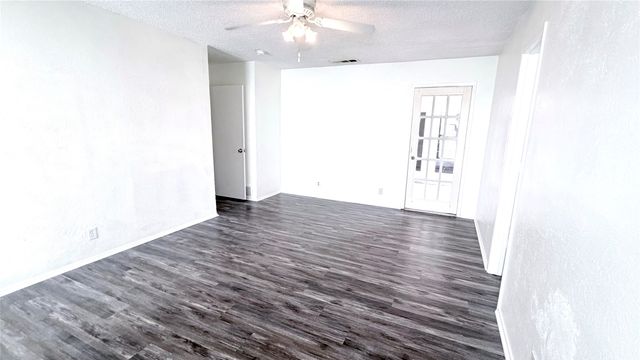1521 Leicester Street, Garland, TX 75044