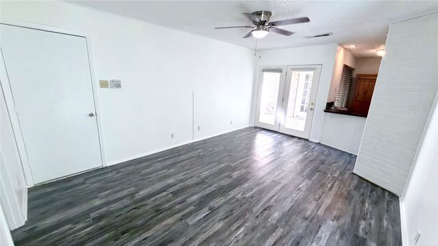 1521 Leicester Street, Garland, TX 75044
