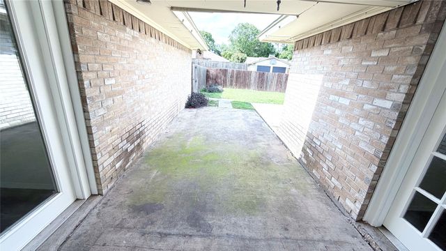 1521 Leicester Street, Garland, TX 75044