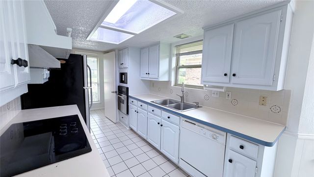 1521 Leicester Street, Garland, TX 75044