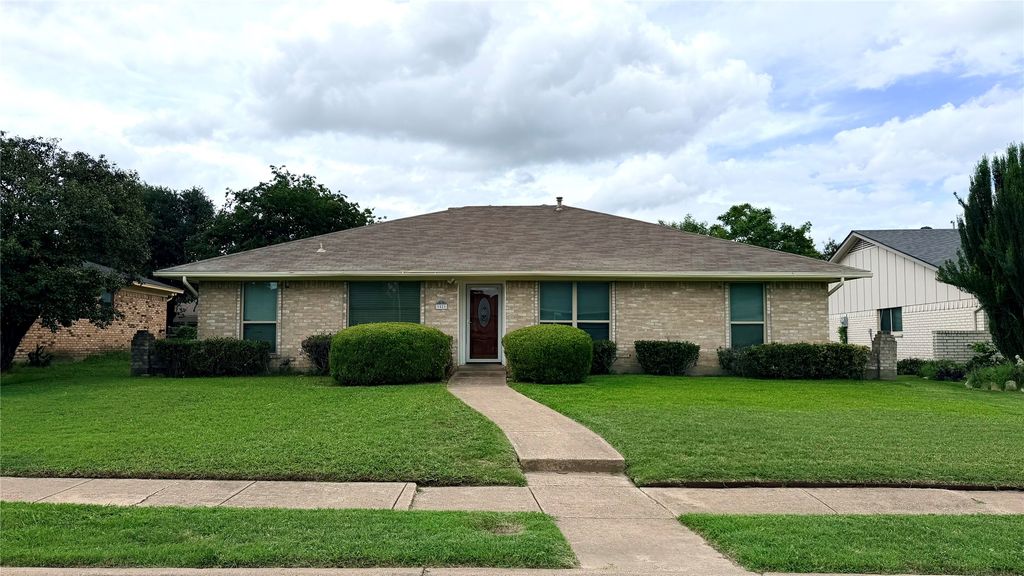 1521 Leicester Street, Garland, TX 75044