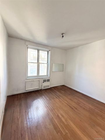14205 Roosevelt 4, Flushing, NY 11354