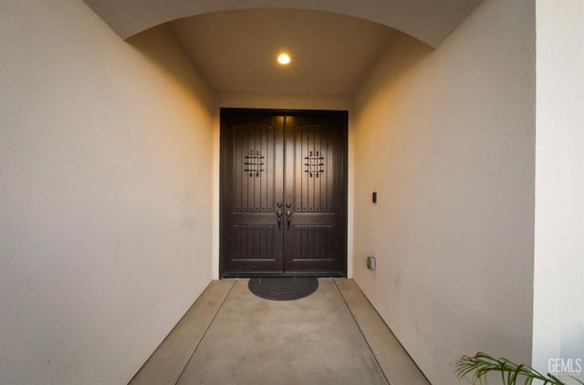 6613 Woodall Court, Bakersfield, CA 93306