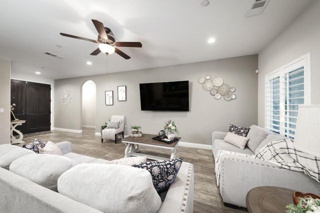 6613 Woodall Court, Bakersfield, CA 93306