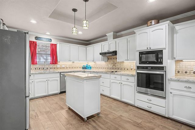 1601 Sunset CIR, Cameron, TX 76520