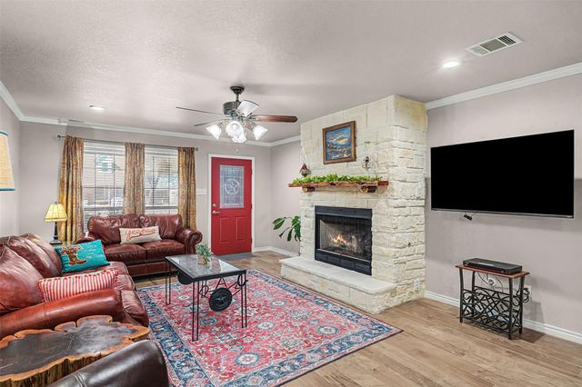 1601 Sunset CIR, Cameron, TX 76520