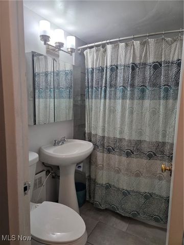 19101 Van Aken Boulevard 424, Shaker Heights, OH 44112