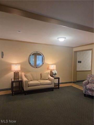 19101 Van Aken Boulevard 424, Shaker Heights, OH 44112