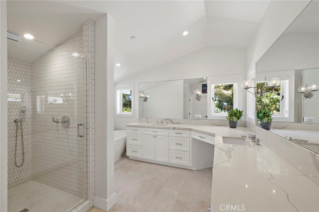 Image 25 of property listing at 3203 Tyrol Drive, Laguna Beach, CA 92651