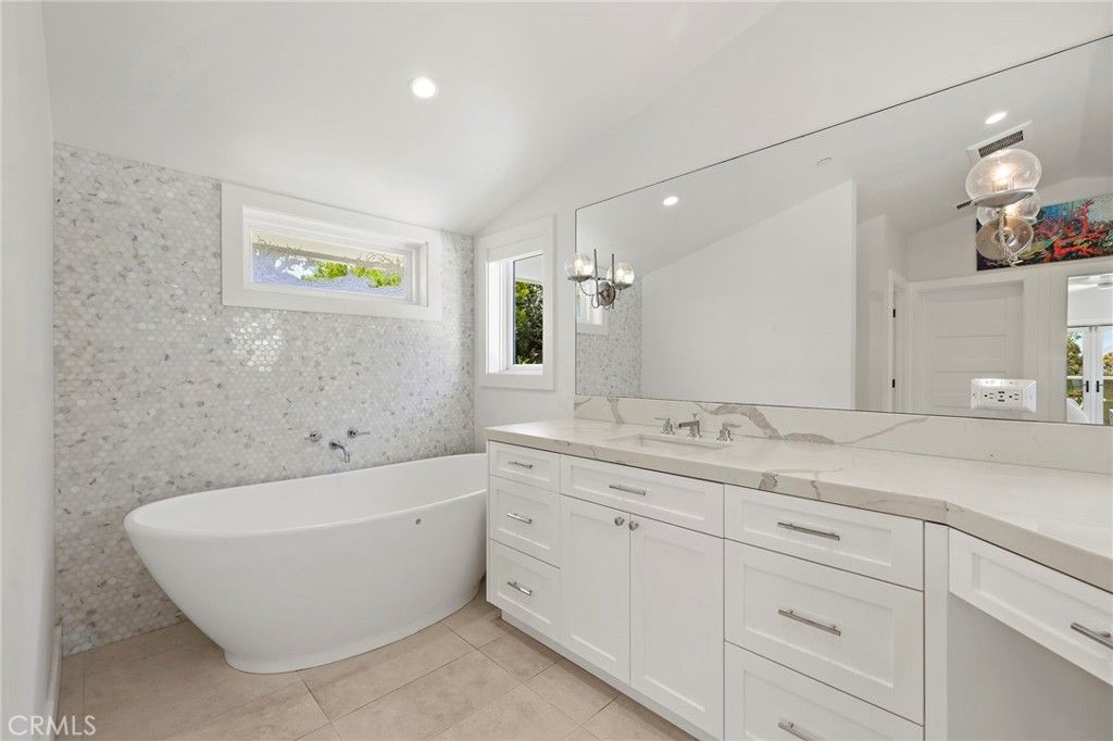 Image 26 of property listing at 3203 Tyrol Drive, Laguna Beach, CA 92651