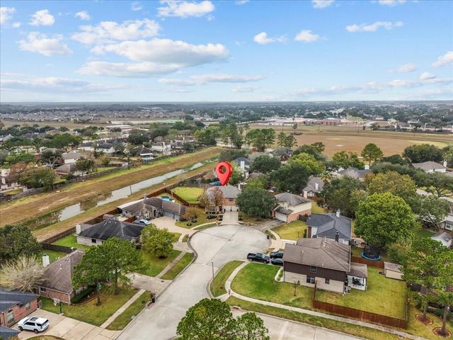 202 Armand Bay Drive, Dickinson, TX 77539