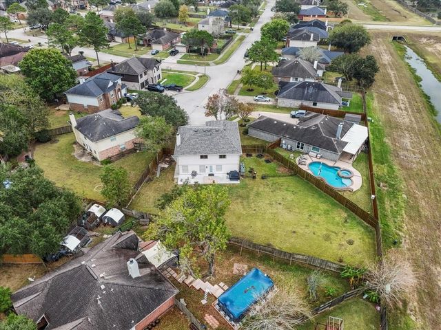 202 Armand Bay Drive, Dickinson, TX 77539