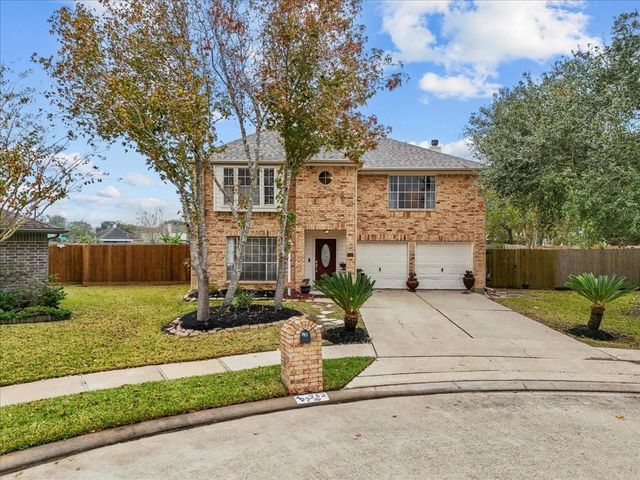 202 Armand Bay Drive, Dickinson, TX 77539