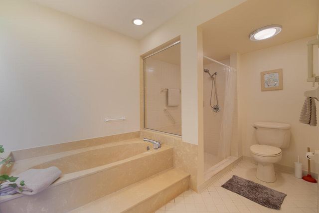 6672 S Pine Court, Palm Beach Gardens, FL 33418