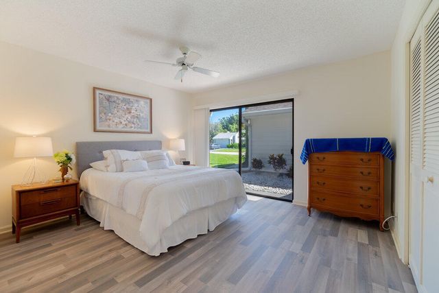 6672 S Pine Court, Palm Beach Gardens, FL 33418