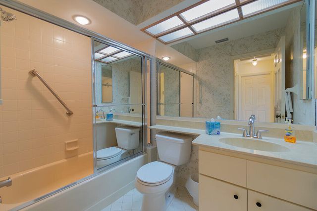 6672 S Pine Court, Palm Beach Gardens, FL 33418