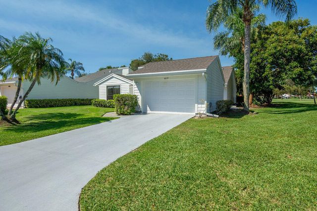 6672 S Pine Court, Palm Beach Gardens, FL 33418