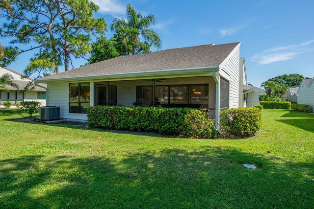 6672 S Pine Court, Palm Beach Gardens, FL 33418