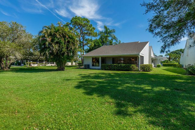 6672 S Pine Court, Palm Beach Gardens, FL 33418
