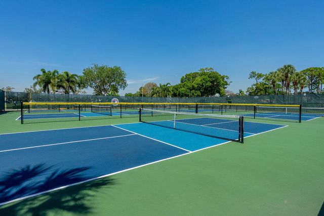 6672 S Pine Court, Palm Beach Gardens, FL 33418