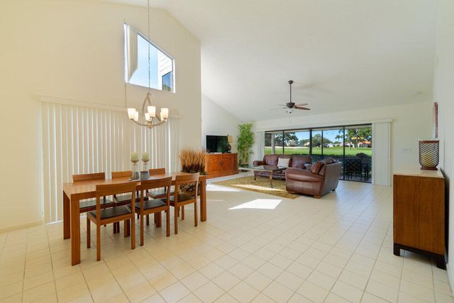 6672 S Pine Court, Palm Beach Gardens, FL 33418