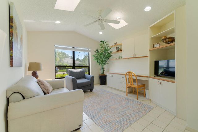 6672 S Pine Court, Palm Beach Gardens, FL 33418