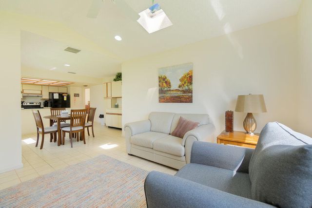 6672 S Pine Court, Palm Beach Gardens, FL 33418