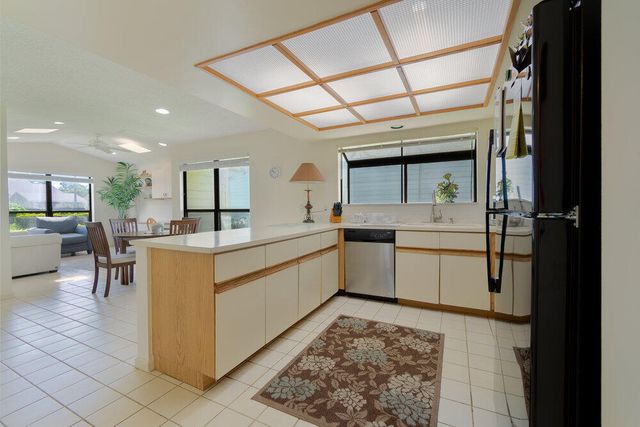 6672 S Pine Court, Palm Beach Gardens, FL 33418