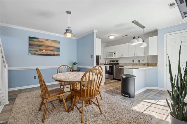 205 Amersham Dr Apt G, Yorktown, VA 23693