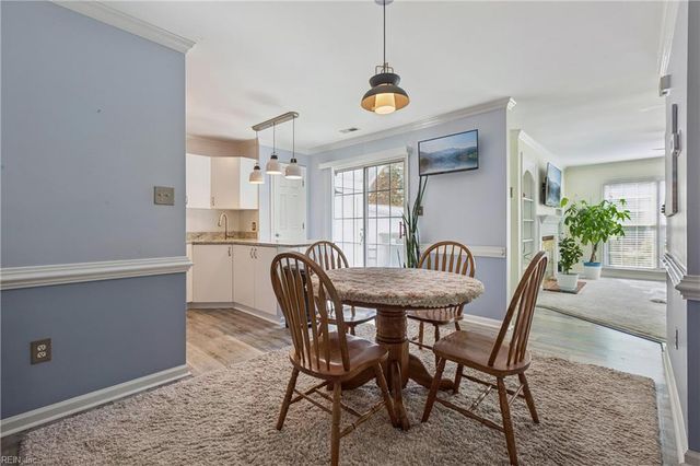 205 Amersham Dr Apt G, Yorktown, VA 23693