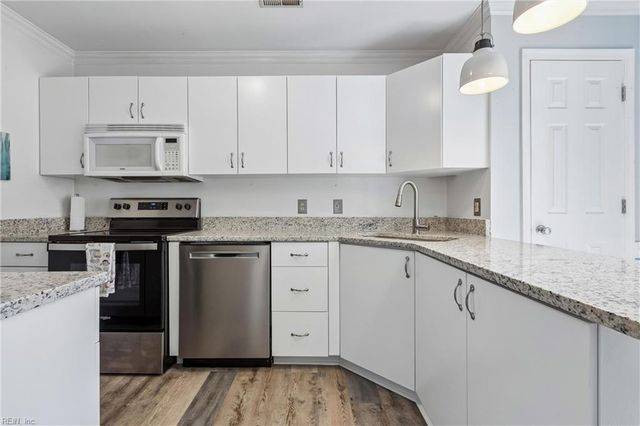 205 Amersham Dr Apt G, Yorktown, VA 23693