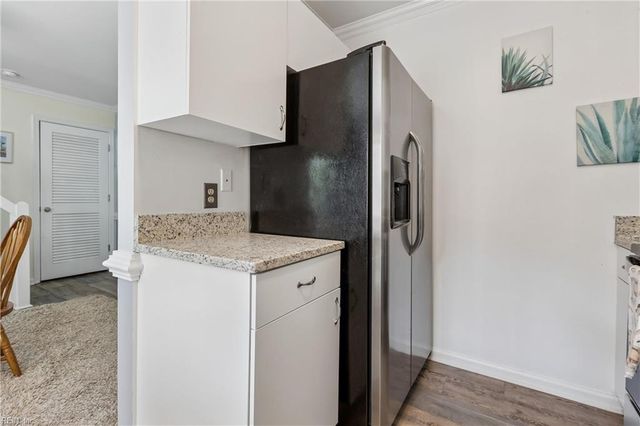 205 Amersham Dr Apt G, Yorktown, VA 23693