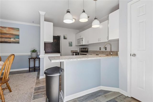 205 Amersham Dr Apt G, Yorktown, VA 23693