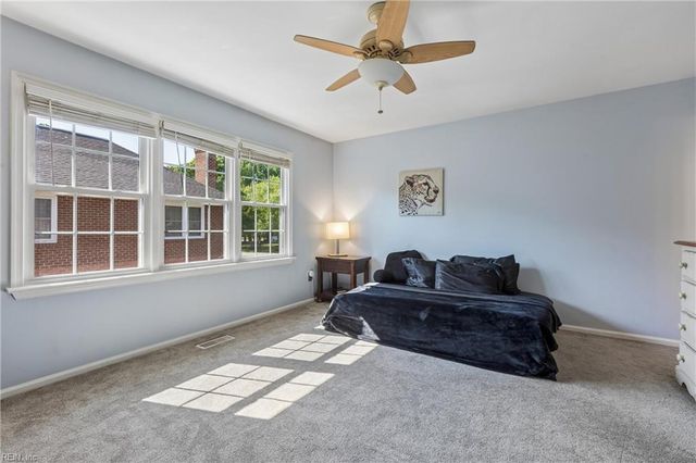205 Amersham Dr Apt G, Yorktown, VA 23693