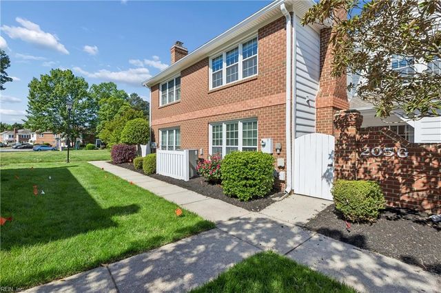 205 Amersham Dr Apt G, Yorktown, VA 23693