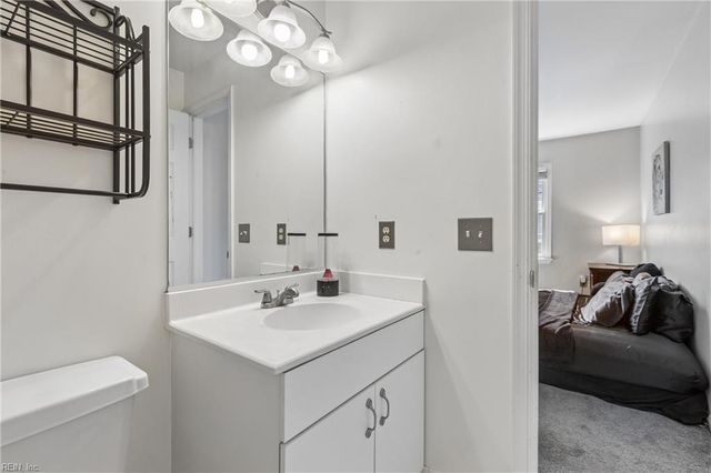 205 Amersham Dr Apt G, Yorktown, VA 23693