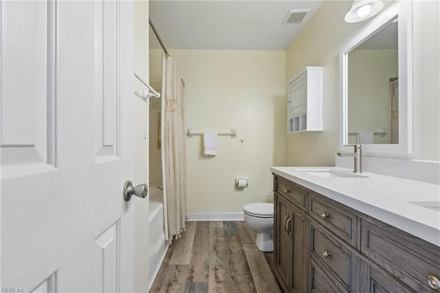 205 Amersham Dr Apt G, Yorktown, VA 23693