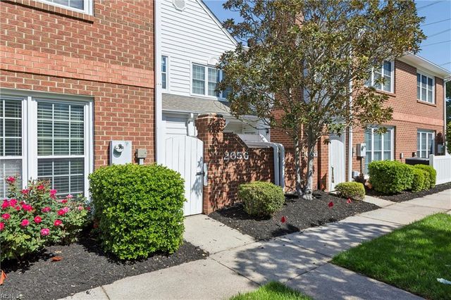 205 Amersham Dr Apt G, Yorktown, VA 23693
