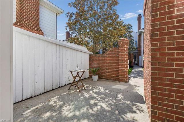 205 Amersham Dr Apt G, Yorktown, VA 23693