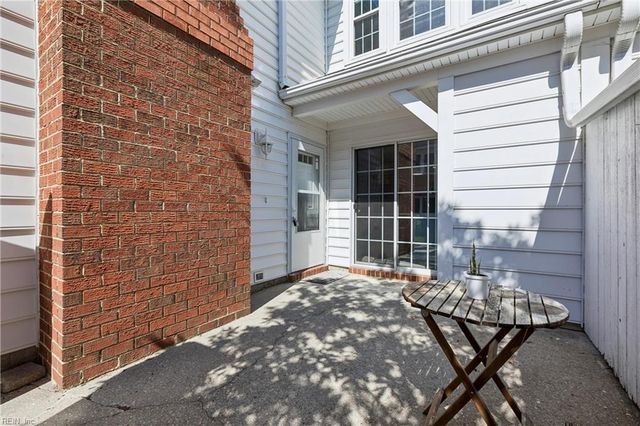 205 Amersham Dr Apt G, Yorktown, VA 23693