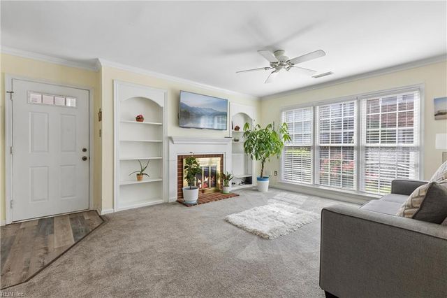 205 Amersham Dr Apt G, Yorktown, VA 23693