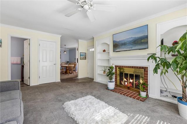 205 Amersham Dr Apt G, Yorktown, VA 23693
